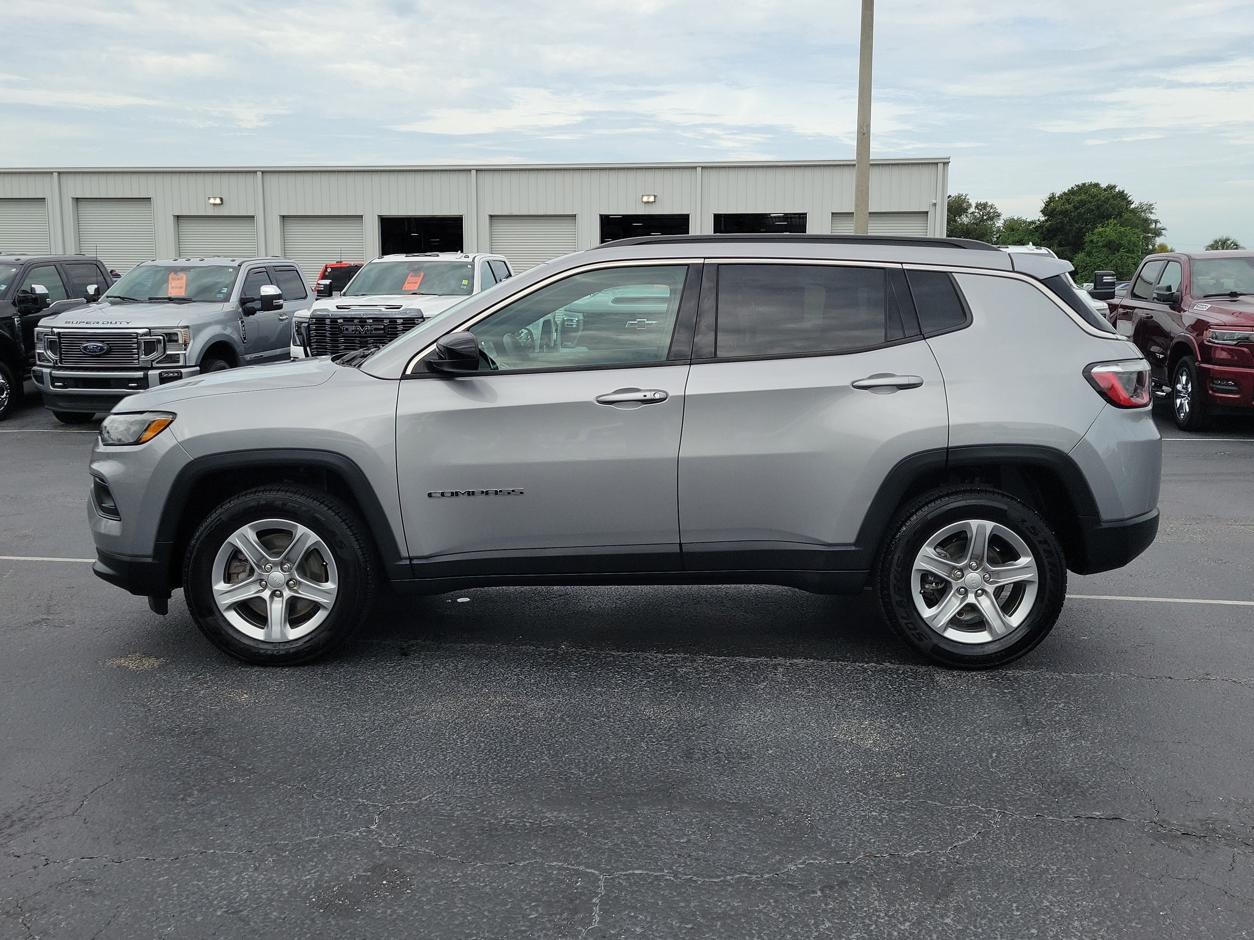 Used 2024 Jeep Compass Latitude AWD/4WD image 6