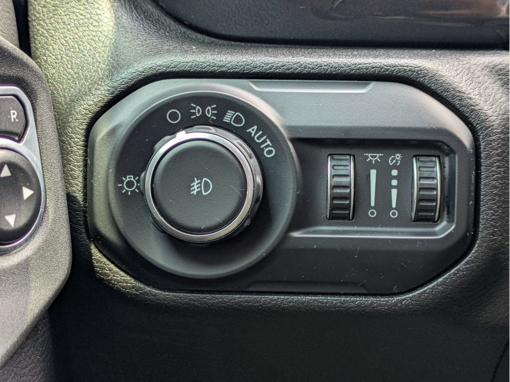 Used 2020 Jeep Wrangler Unlimited Sahara AWD/4WD image 22