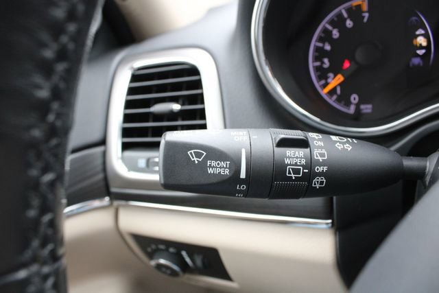 Used 2020 Jeep Grand Cherokee Limited AWD/4WD image 12