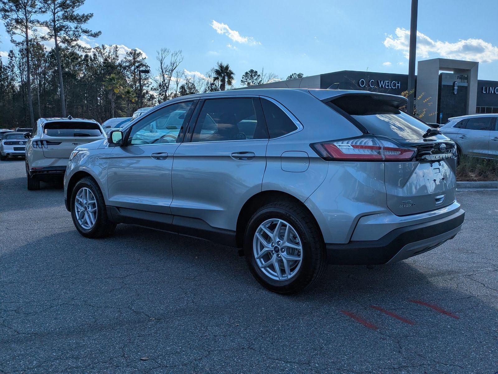 Certified 2022 Ford Edge SEL w/ Convenience Package image 3