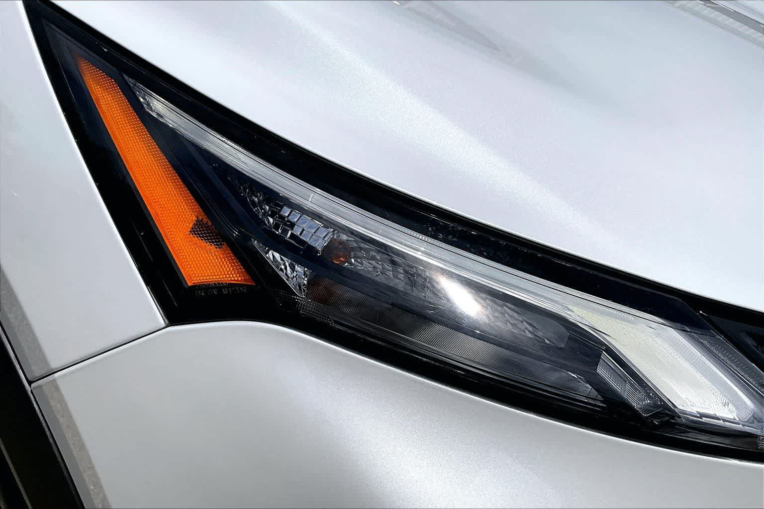 Used 2025 Nissan Rogue SV AWD/4WD image 27