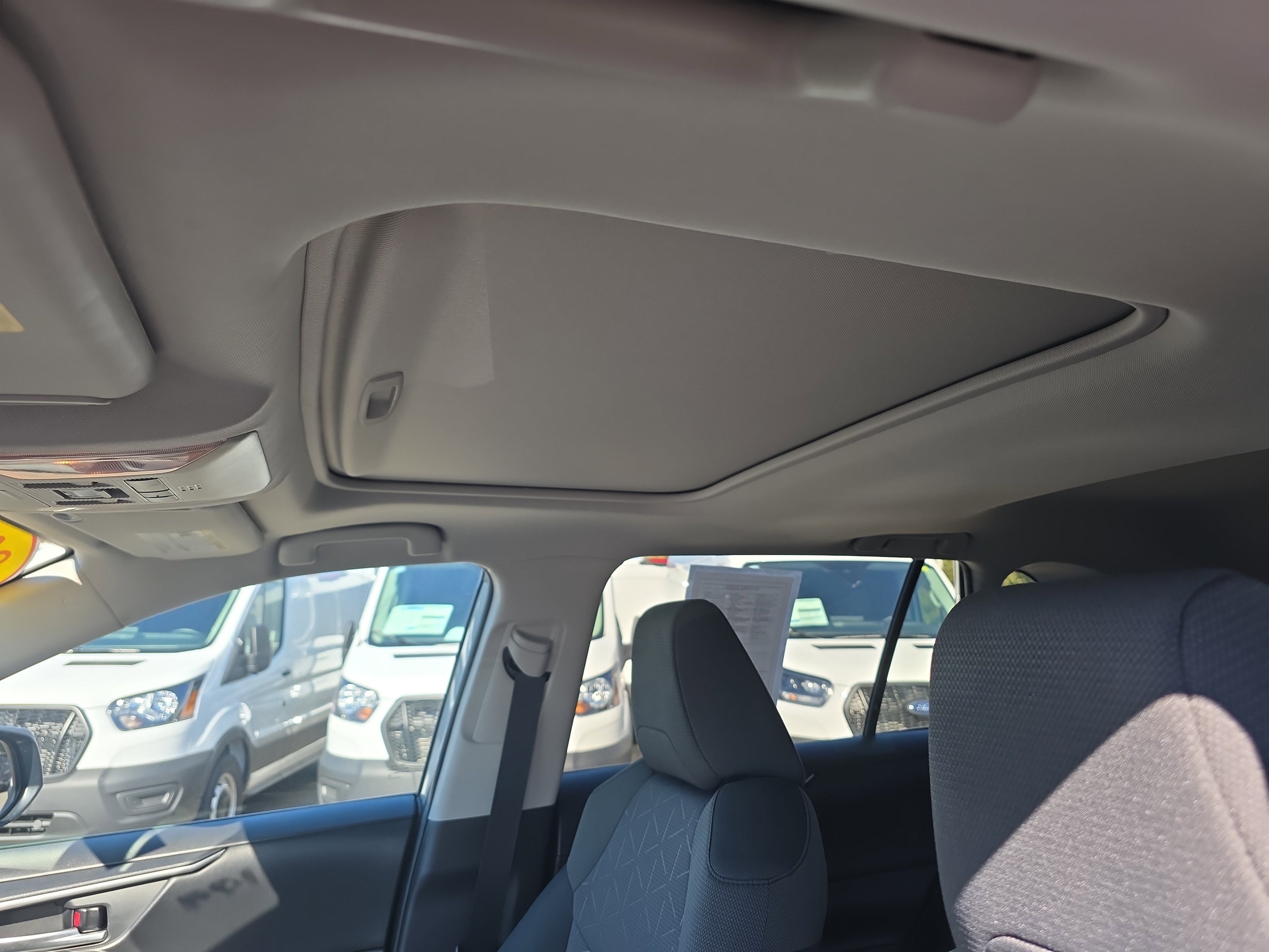 Used 2021 Toyota RAV4 XLE w/ Convenience Package image 30