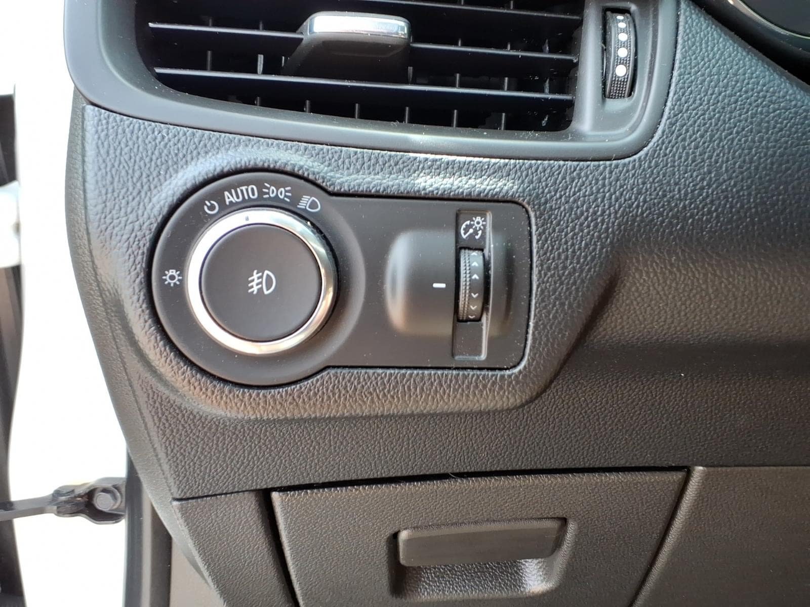 Used 2019 Buick Envision Essence AWD/4WD image 22