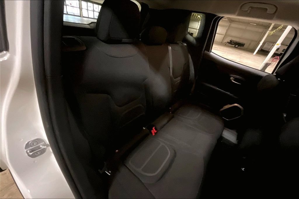 Used 2019 Jeep Renegade Latitude w/ Cold Weather Group AWD/4WD image 25