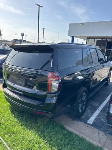 Used 2024 Chevrolet Suburban Z71 w/ Luxury Package AWD/4WD image 3