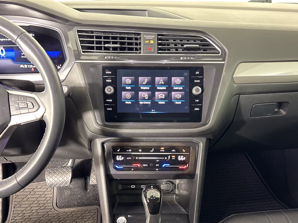 Used 2022 Volkswagen Tiguan SE FWD image 25