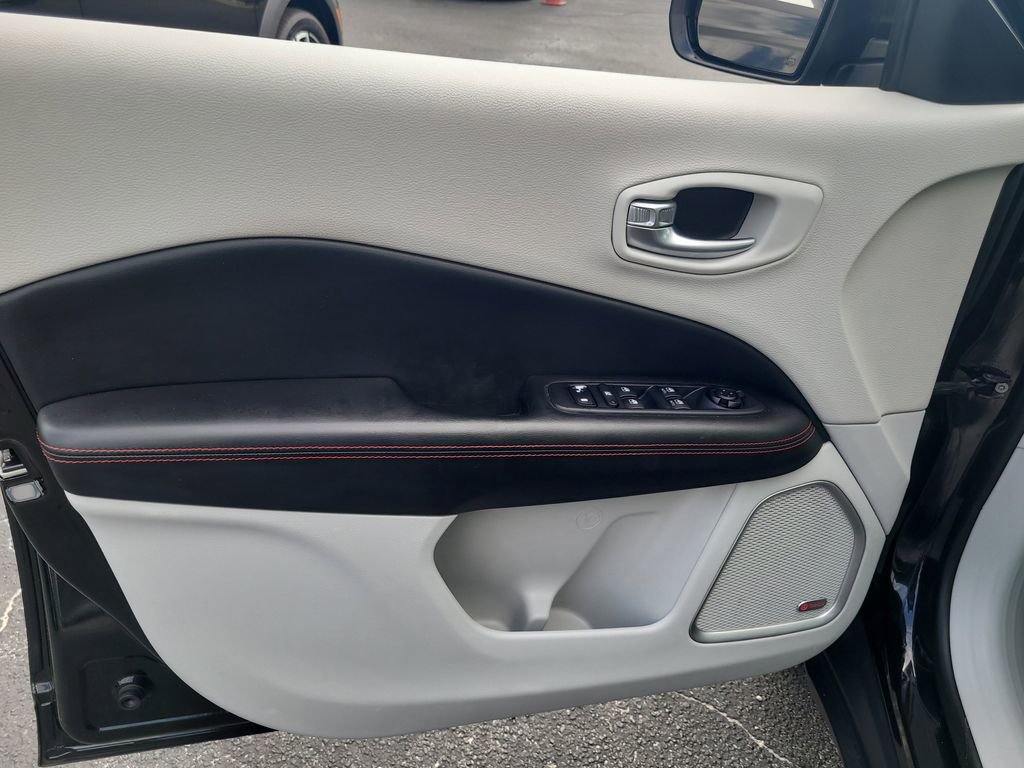 Used 2018 Jeep Compass Limited w/ Navigation Group image 14