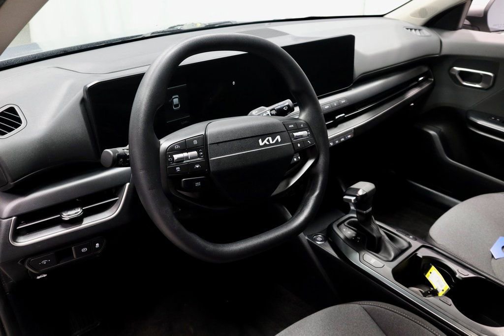 Used 2025 Kia K4 LXS image 24