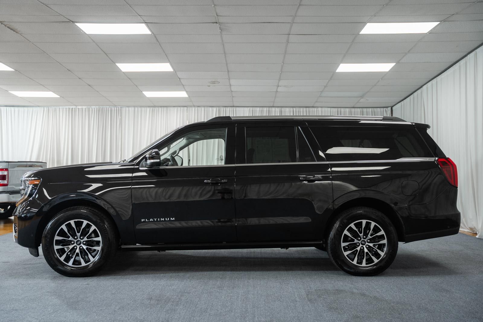 Certified 2025 Ford Expedition Max Platinum image 5