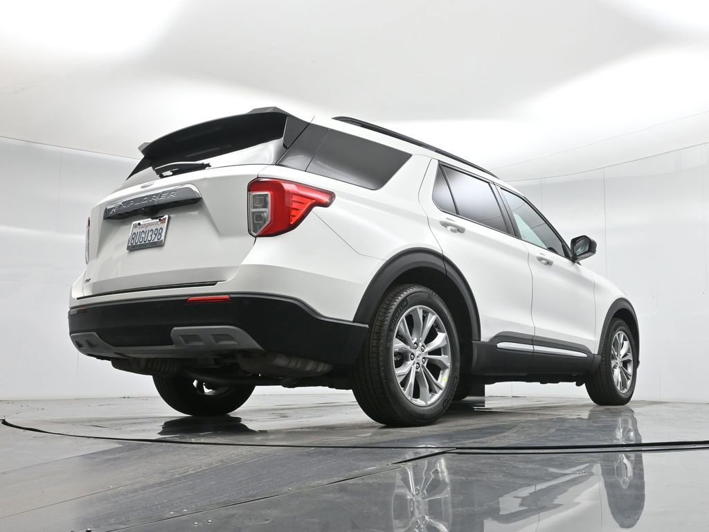 Certified 2020 Ford Explorer XLT w/ Equipment Group 202A image 17