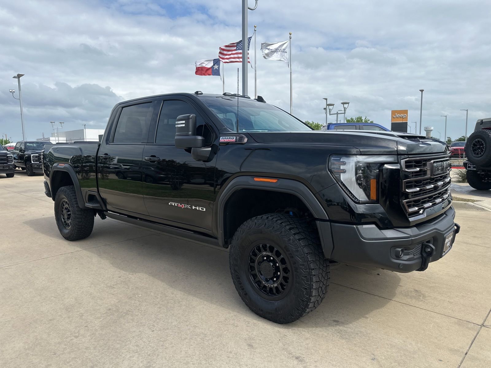 Used 2024 GMC Sierra 2500 AT4X w/ AT4X AEV Edition image 8