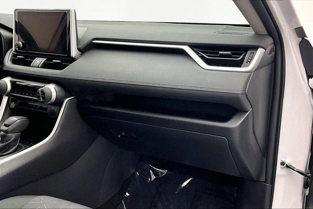 Used 2025 Toyota RAV4 XLE AWD/4WD image 17