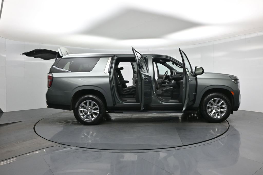 Used 2023 Chevrolet Suburban Premier image 5