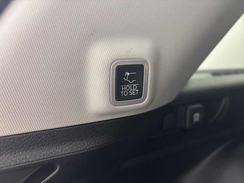Used 2024 Jeep Grand Cherokee Limited AWD/4WD image 11