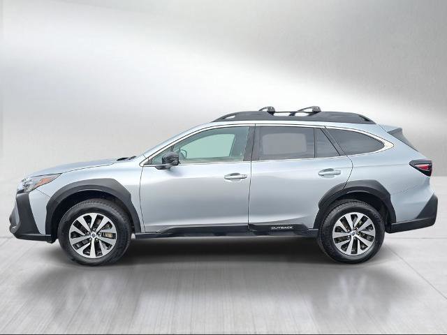 Used 2025 Subaru Outback Premium image 2
