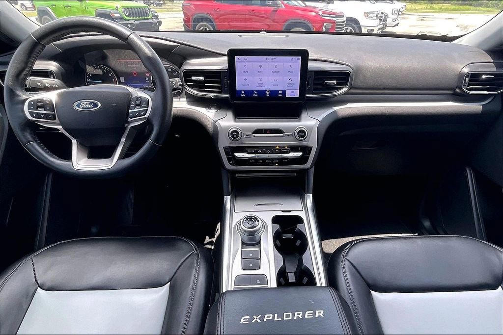 Certified 2023 Ford Explorer XLT w/ Equipment Group 202A RWD image 7