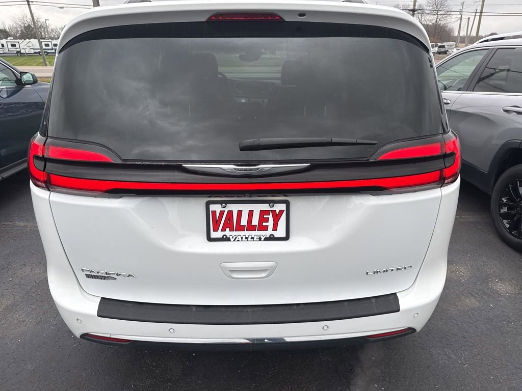 Used 2022 Chrysler Pacifica Limited image 36