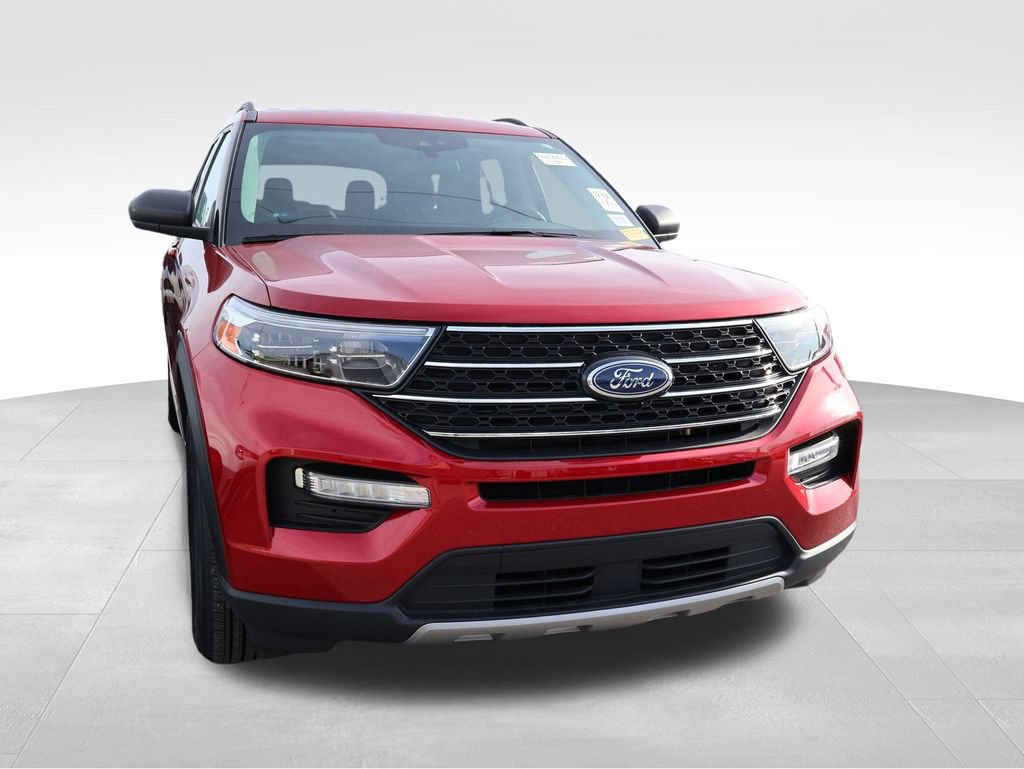 Certified 2022 Ford Explorer XLT w/ Equipment Group 202A AWD/4WD image 9