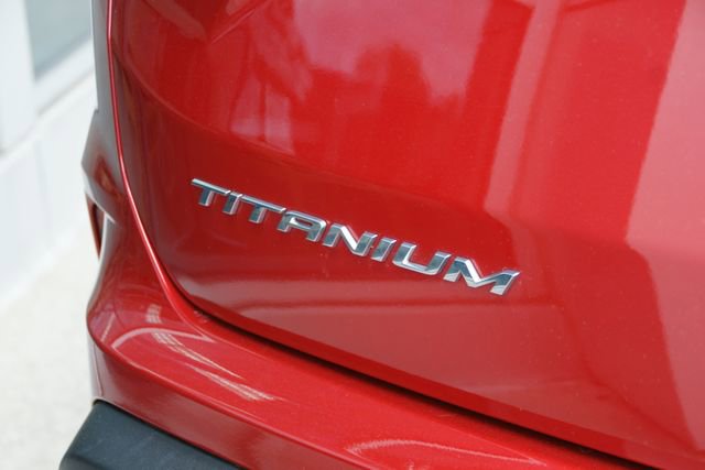 Certified 2022 Ford Edge Titanium w/ Class II Trailer Tow Package image 11