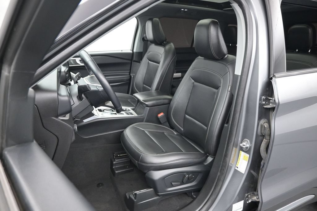 Certified 2023 Ford Explorer XLT w/ Equipment Group 202A RWD image 18