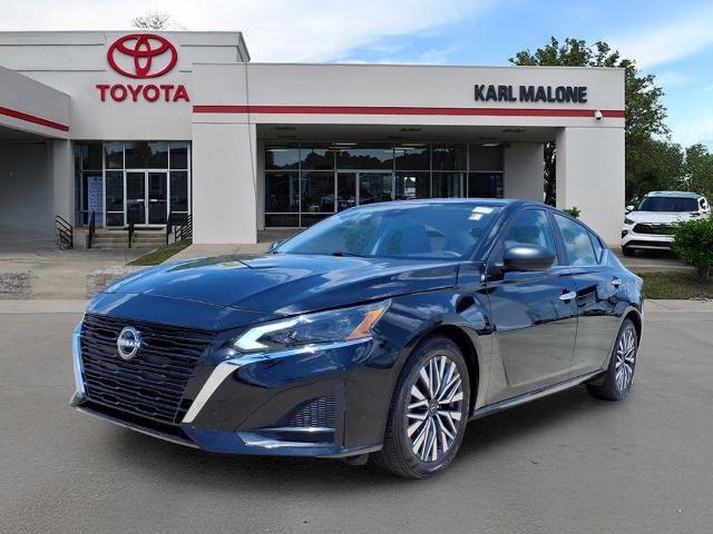 Used 2025 Nissan Altima 2.5 SV