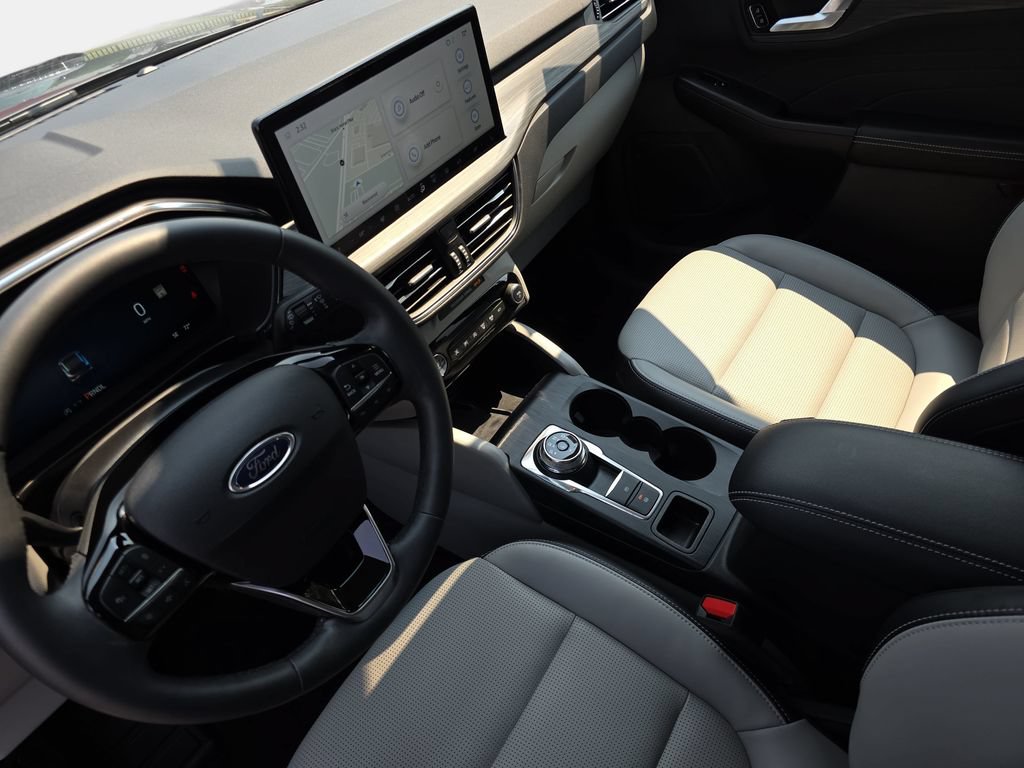 Certified 2023 Ford Escape Platinum AWD/4WD image 23