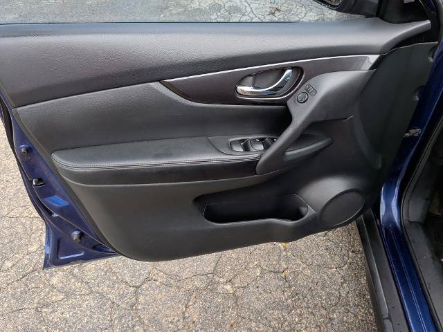 Used 2020 Nissan Rogue SV FWD image 27