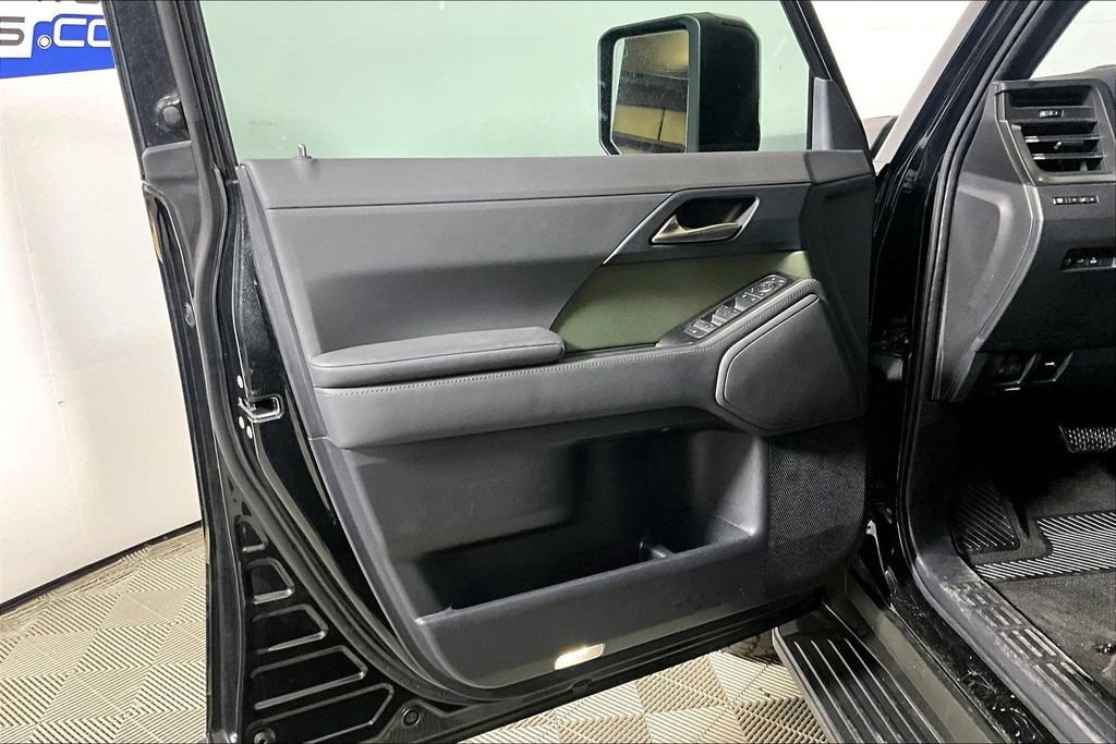 Used 2024 Lexus GX 550 AWD/4WD image 18