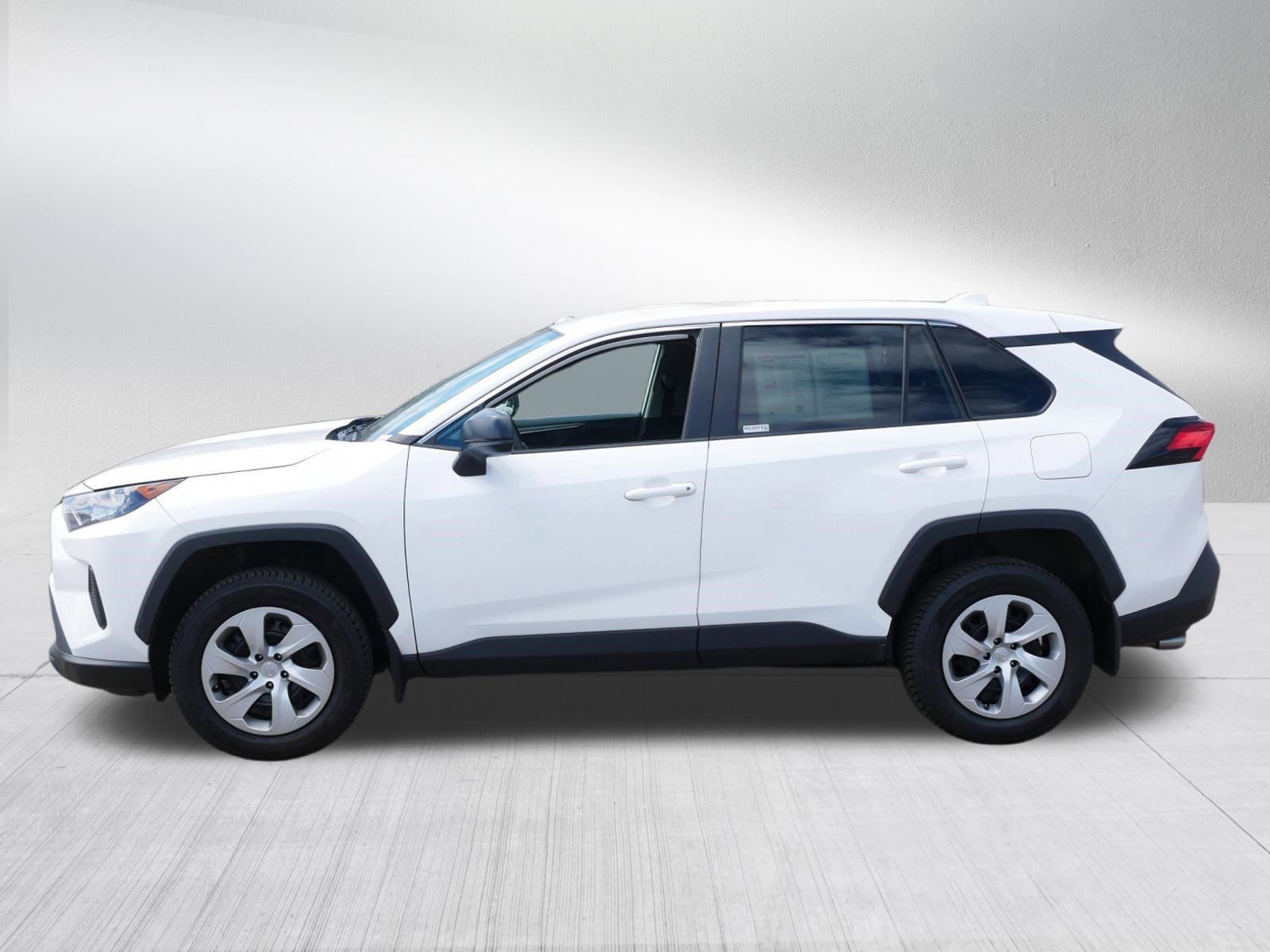 Used 2022 Toyota RAV4 LE w/ Carpet Mat Package (TMS) AWD/4WD image 4
