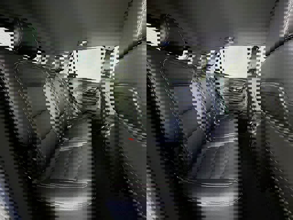 Used 2023 GMC Terrain SLT image 30