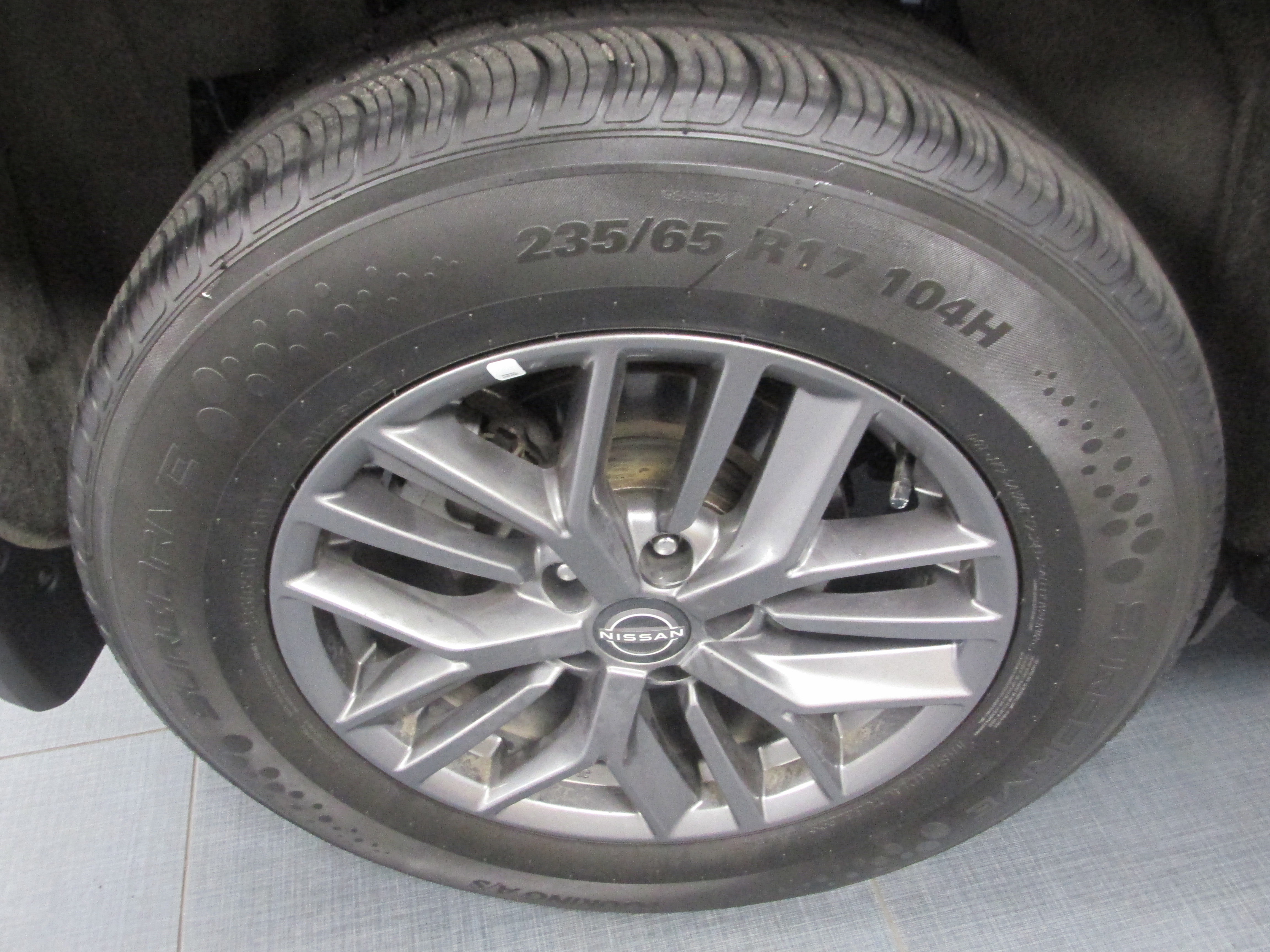 Used 2023 Nissan Rogue S AWD/4WD image 16