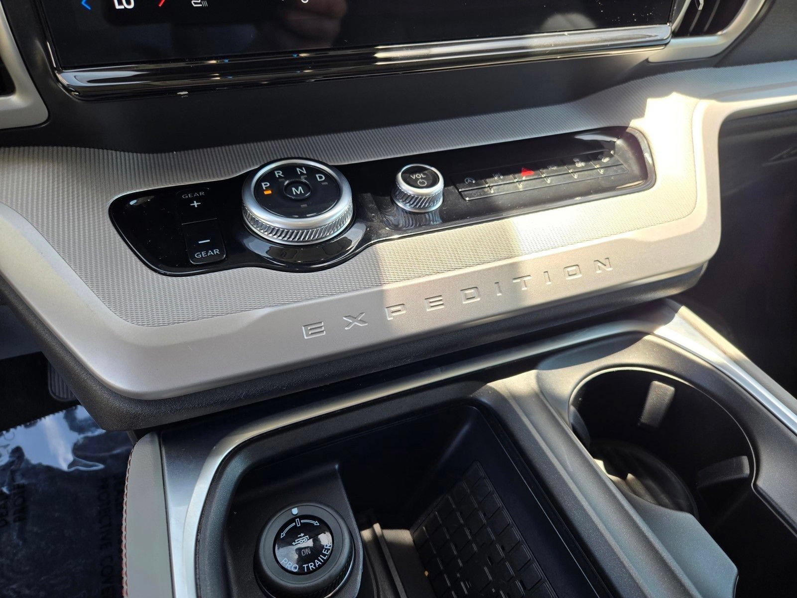 Certified 2025 Ford Expedition Active AWD/4WD image 24