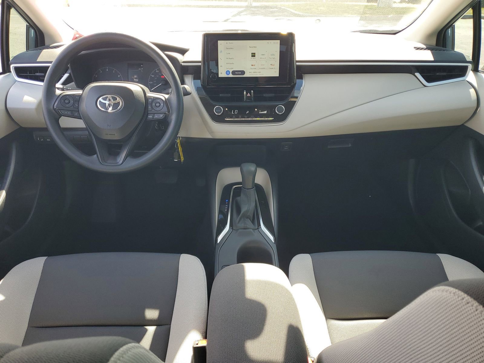 Used 2025 Toyota Corolla LE FWD image 13