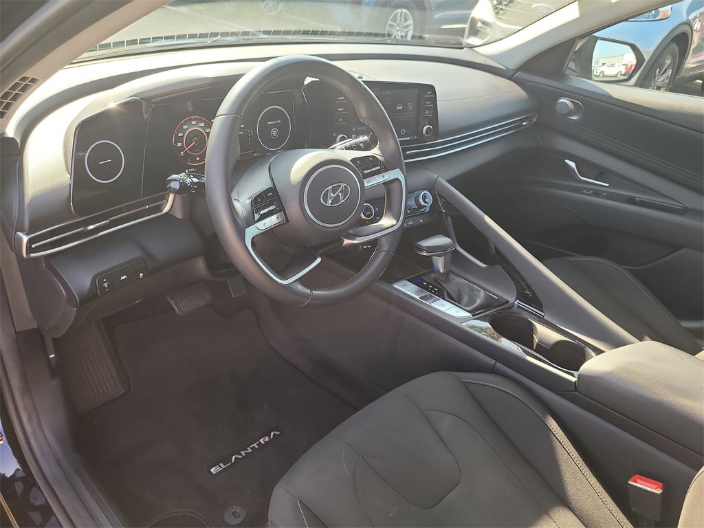 Used 2022 Hyundai Elantra SEL w/ Convenience + Premium Package image 14