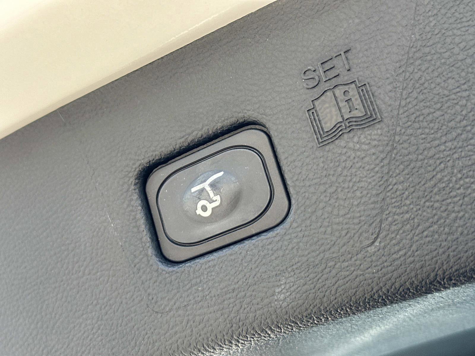 Certified 2022 Ford Edge ST-Line image 32