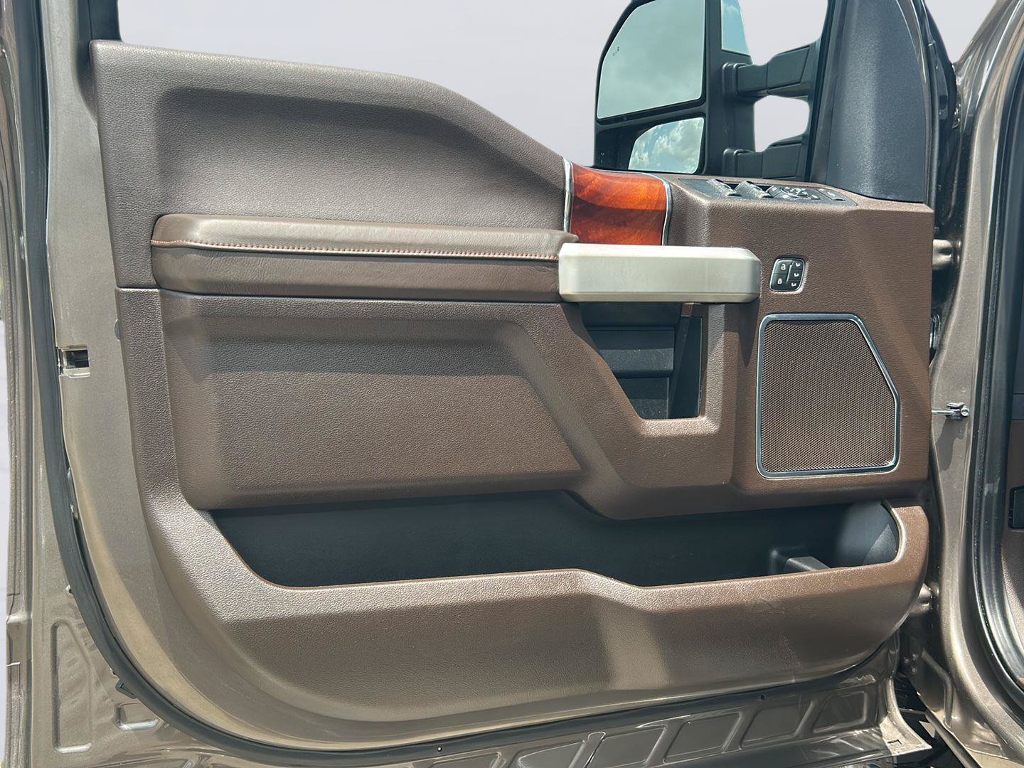 Certified 2022 Ford F250 King Ranch w/ King Ranch Ultimate Package AWD/4WD image 8