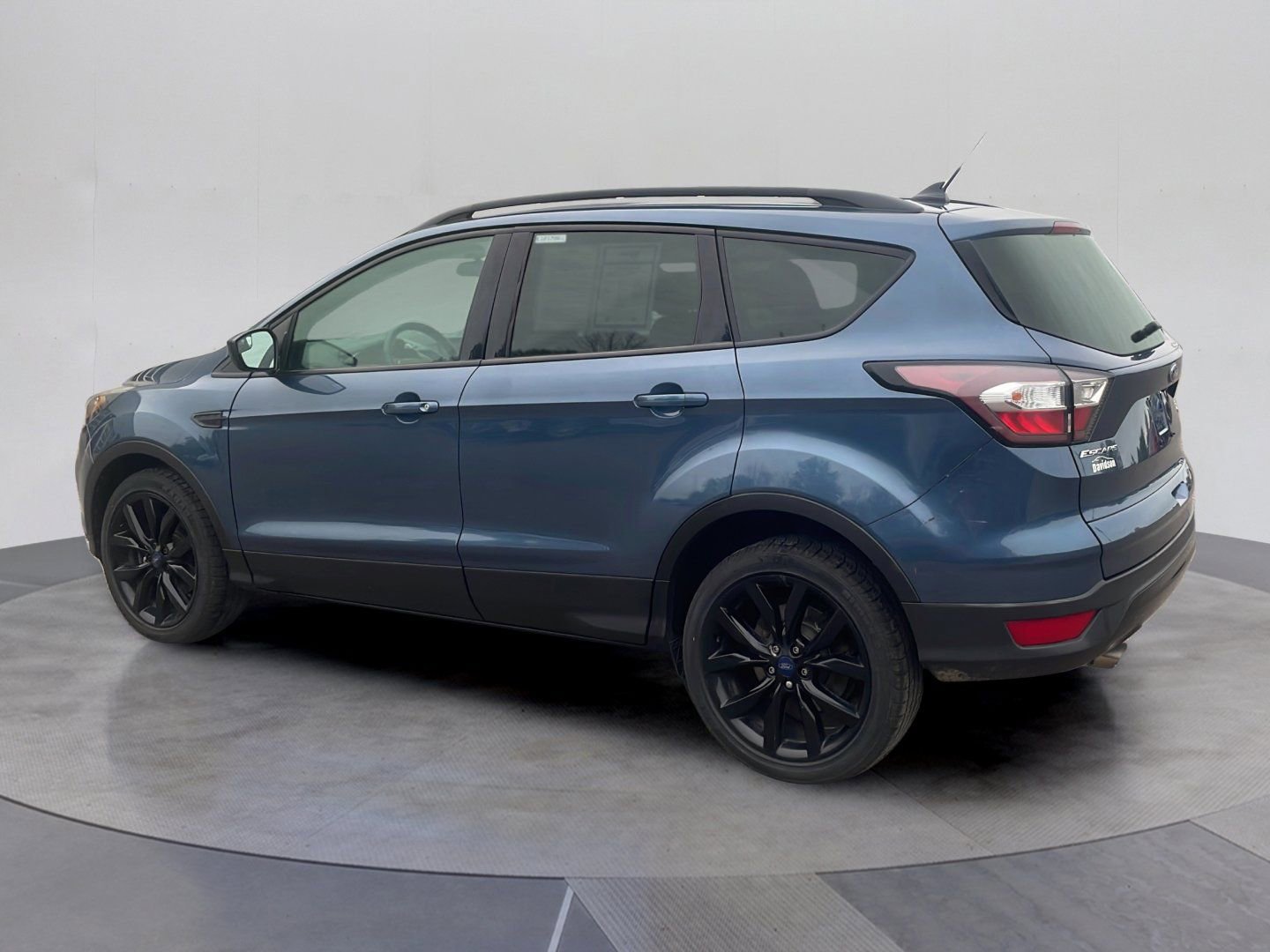 Certified 2018 Ford Escape SE w/ SE Sport Appearance Package AWD/4WD image 3