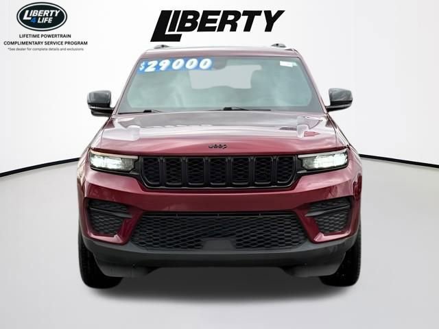Used 2023 Jeep Grand Cherokee Altitude image 8