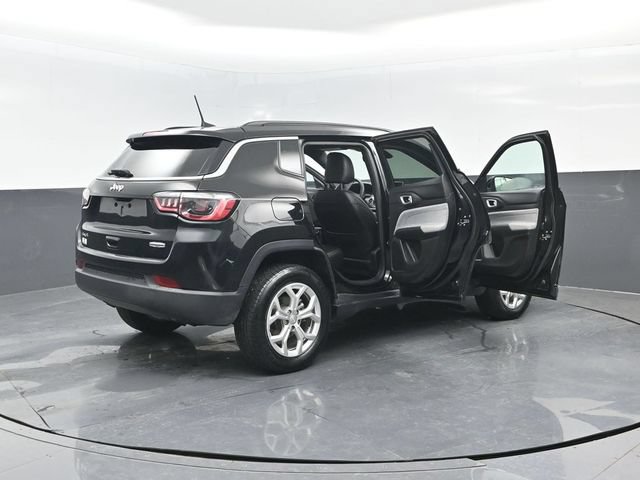 Used 2024 Jeep Compass Latitude AWD/4WD image 27