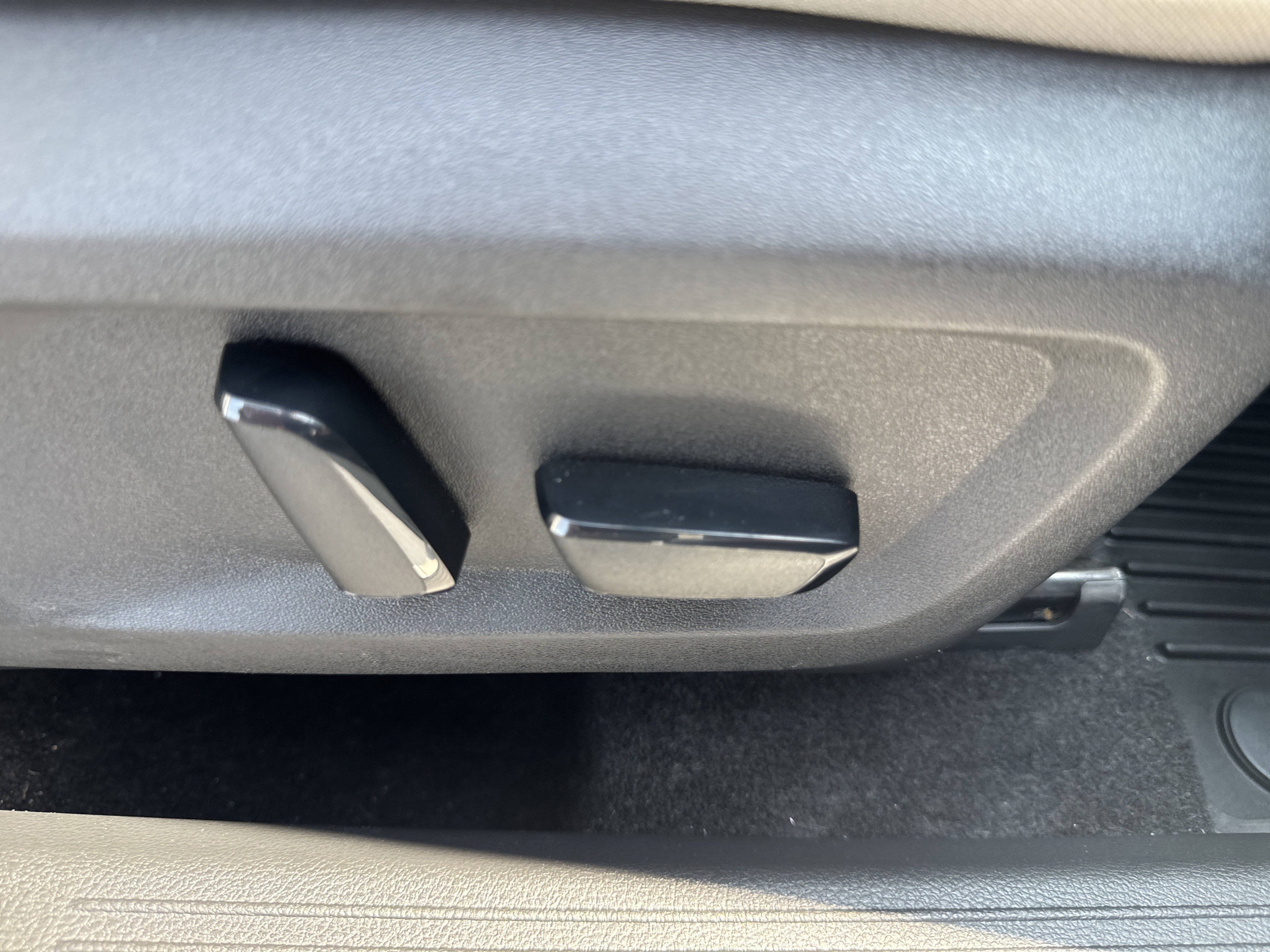 Used 2023 Nissan Rogue SL w/ SL Premium Package FWD image 17