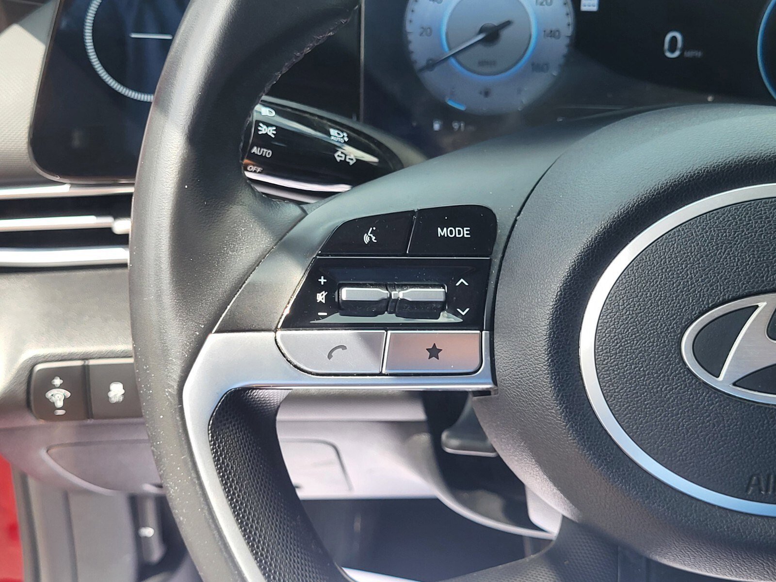 Used 2024 Hyundai Elantra Limited image 28