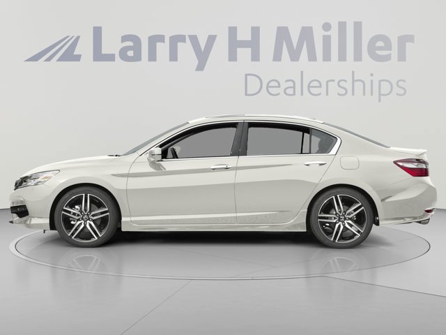 Used 2017 Honda Accord Touring image 3
