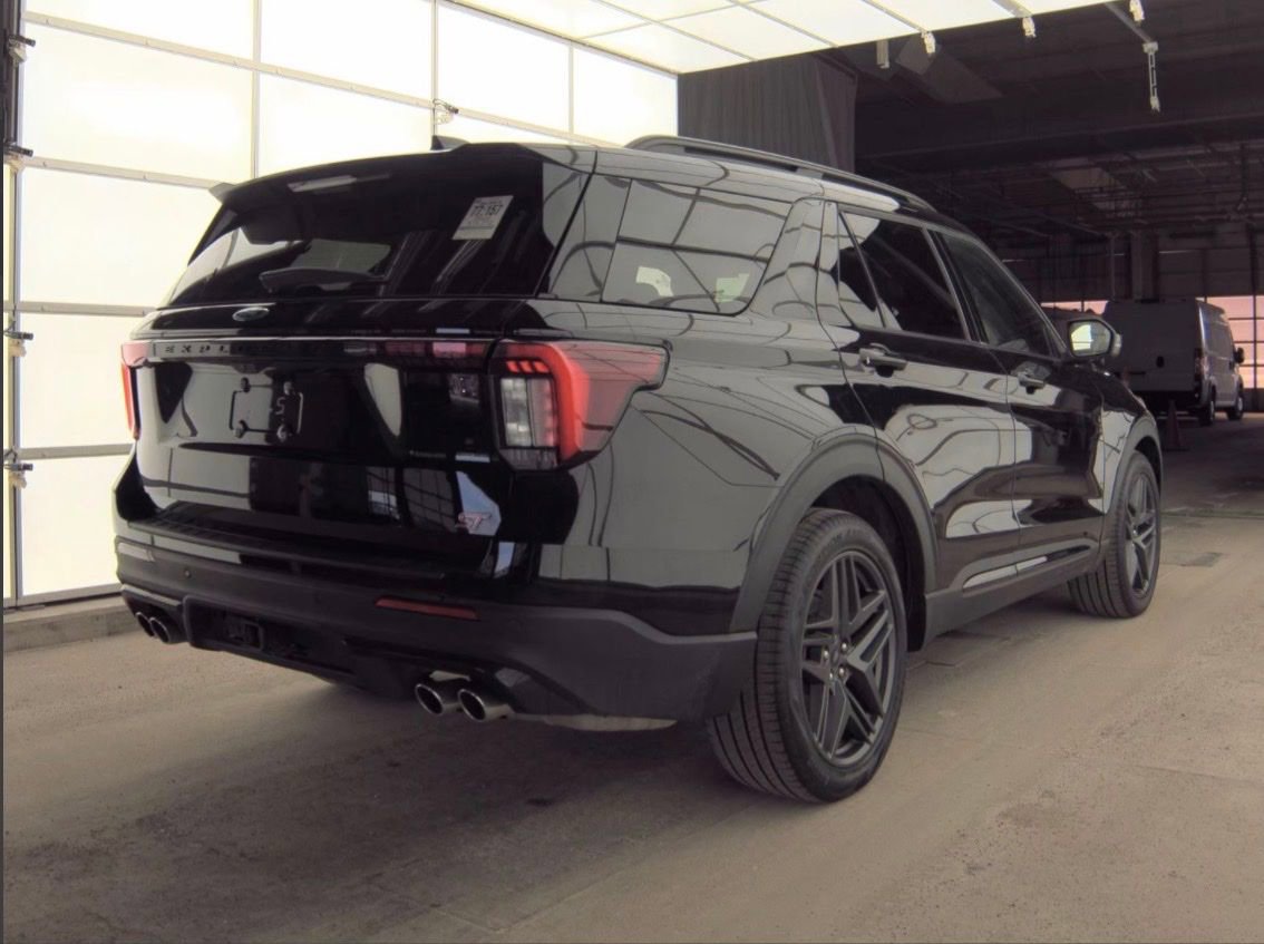 Certified 2025 Ford Explorer ST image 3