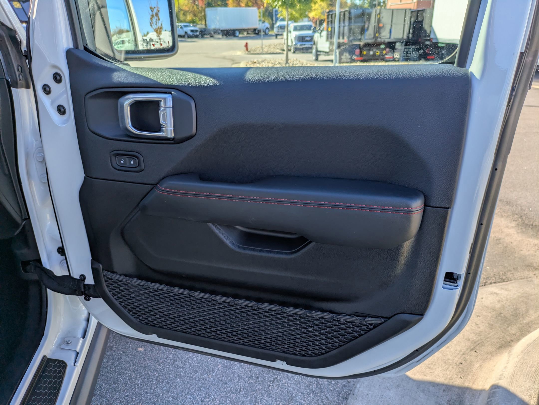 Used 2024 Jeep Wrangler Unlimited Rubicon w/ Capability Package image 41