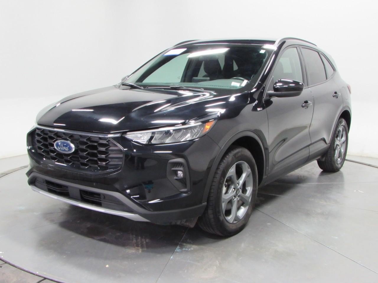 Certified 2025 Ford Escape ST-Line Select AWD/4WD image 3