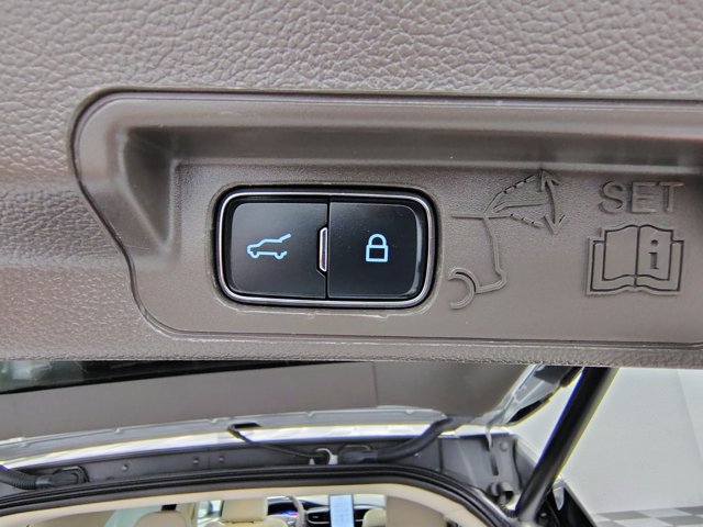 Certified 2020 Ford Explorer Platinum w/ Premium Technology Package AWD/4WD image 20