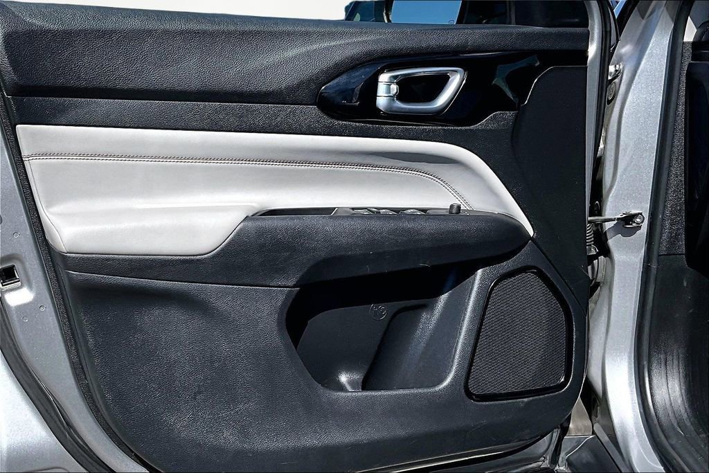 Used 2022 Jeep Compass Limited image 23