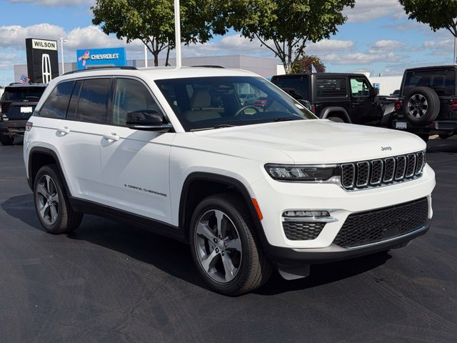 Used 2023 Jeep Grand Cherokee Limited w/ Trailer Tow Prep Group (B) AWD/4WD image 2