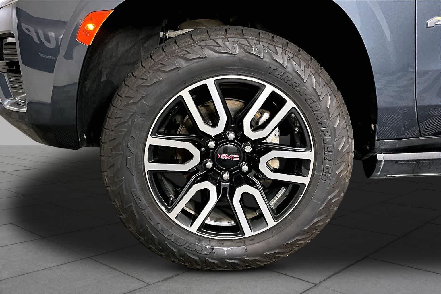Used 2021 GMC Yukon AT4 w/ AT4 Premium Plus Package AWD/4WD image 20