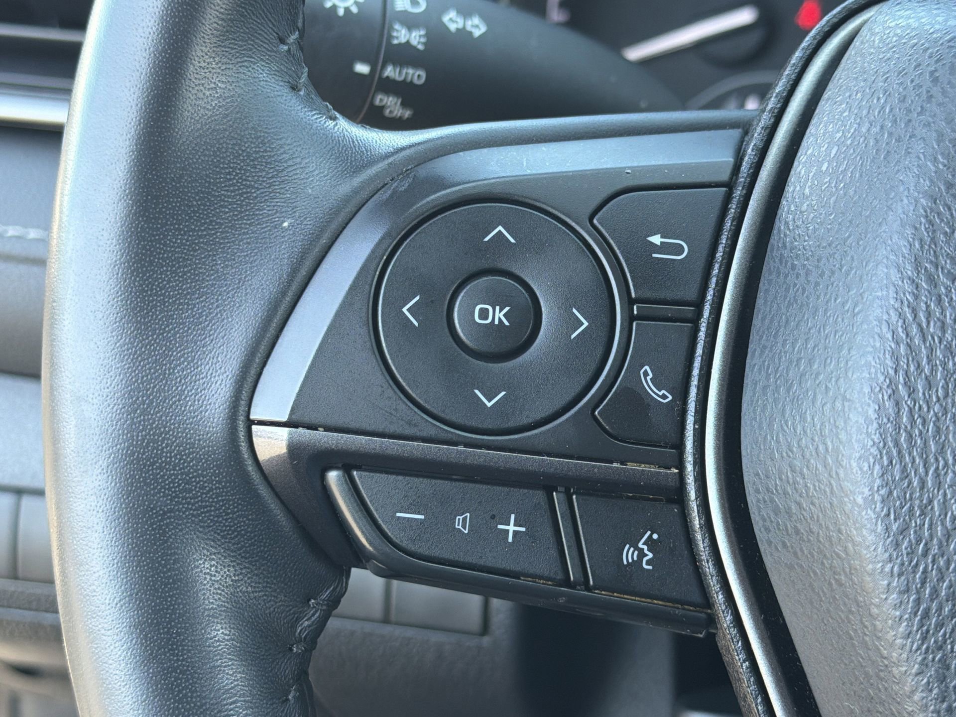 Used 2022 Toyota Camry SE image 9